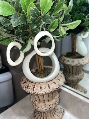 Cream Resin Hoop Earrings and Bracelet Set